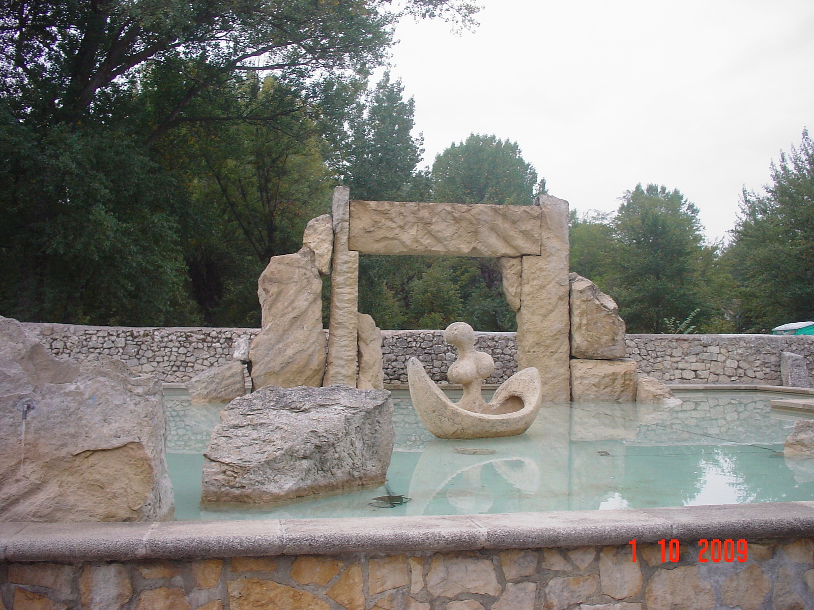 ein schön gestalteter Brunnen in Burgos