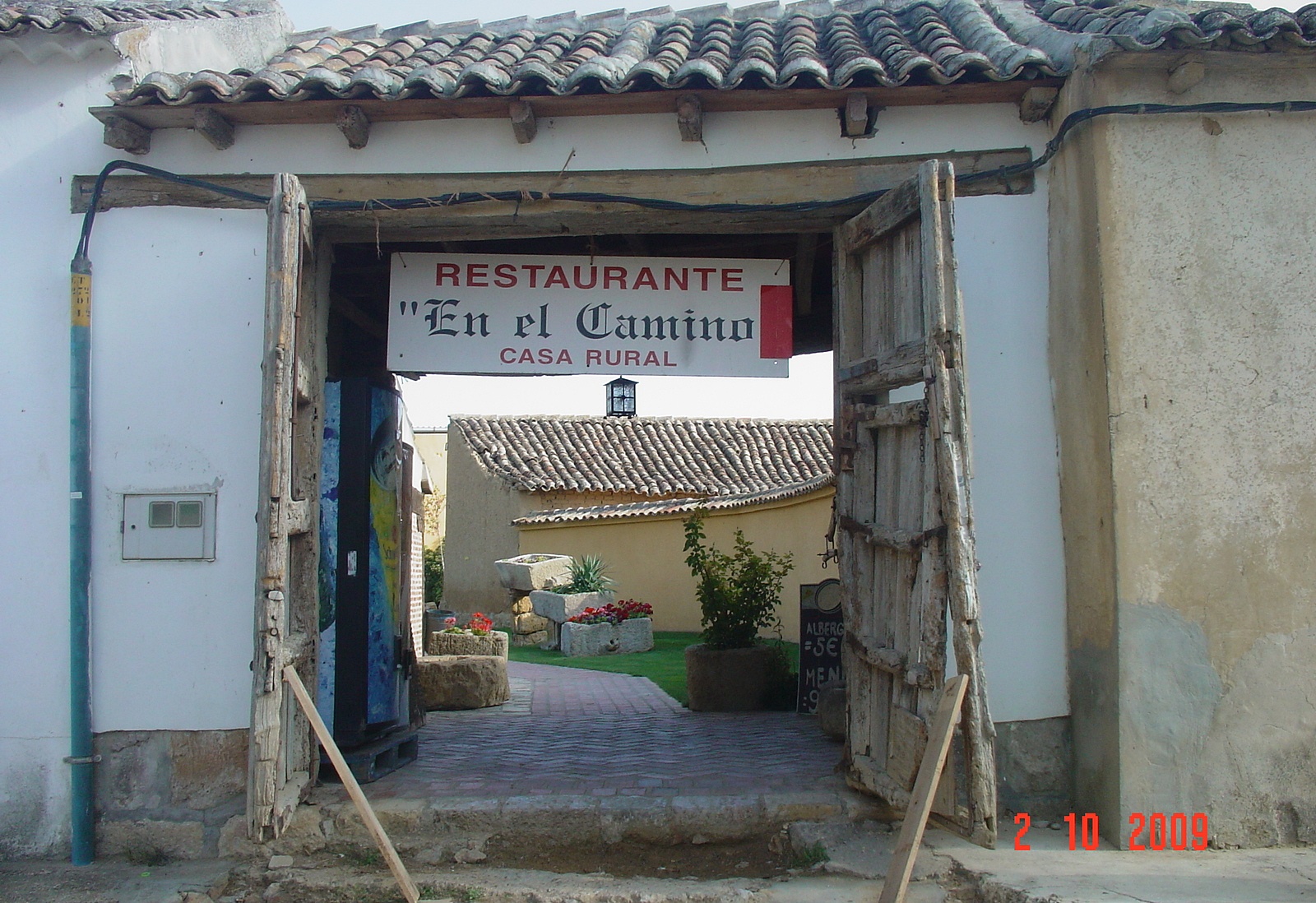 hinter diesem Tor hätte ich diese wunderschöne Herberge "En El Camino" nicht erwartet